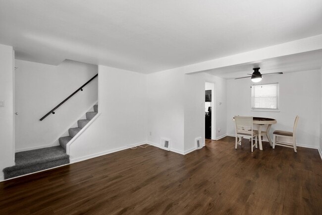Building Photo - Stunning 2 bedroom home in Dormont availab...