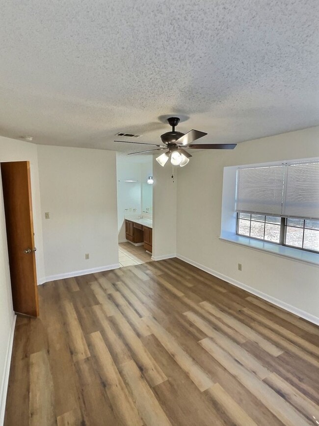 Building Photo - 3 BD 2 BA Home in the Ocean Springs School District