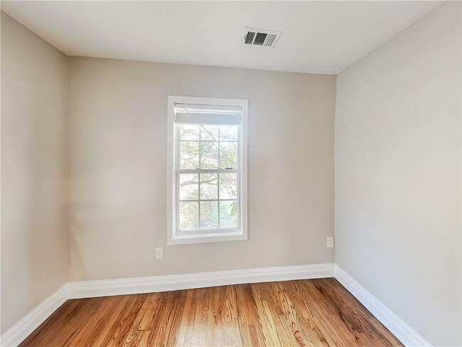 Building Photo - 1439 Westmont Rd SW