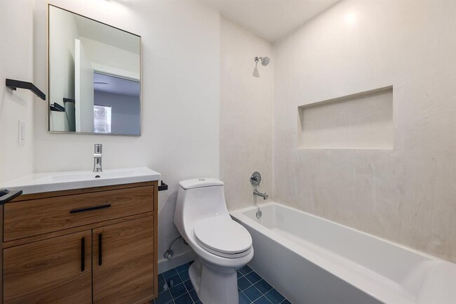 Building Photo - 902 Jessie St