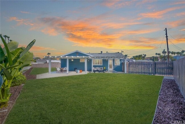 Building Photo - 2642 Davis Pl