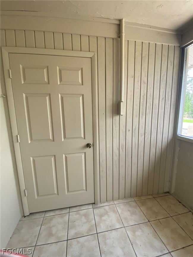 Building Photo - 621 SW 3rd St