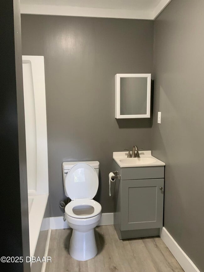 Building Photo - 633 Florence St