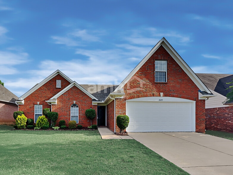 Primary Photo - 2605 Hunters Pointe Dr