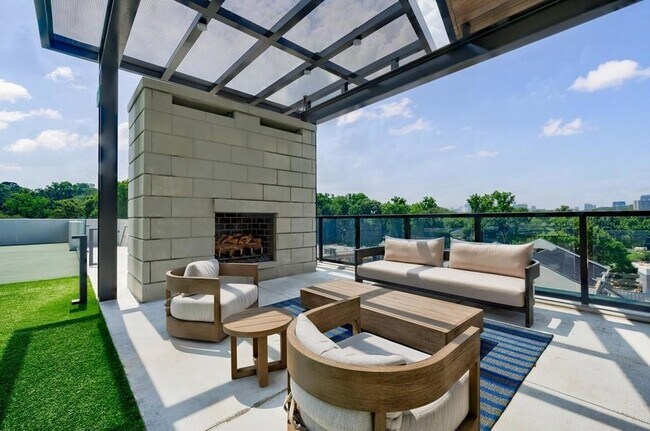 Building Photo - 2425 Peachtree Rd