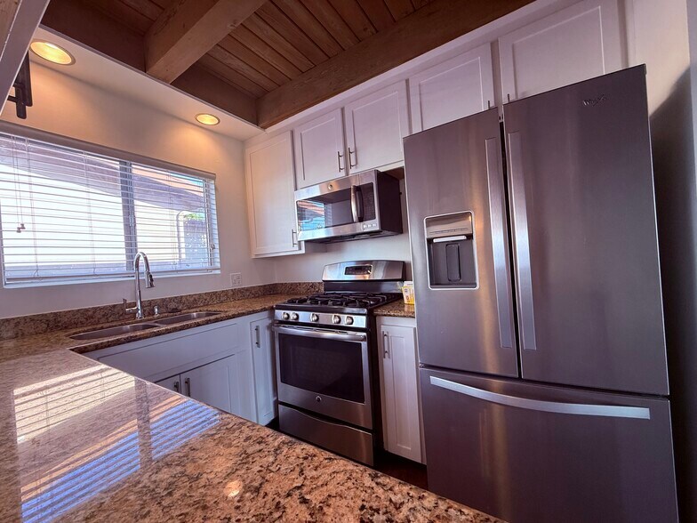 Kitchen - 235 Avenida Aragon