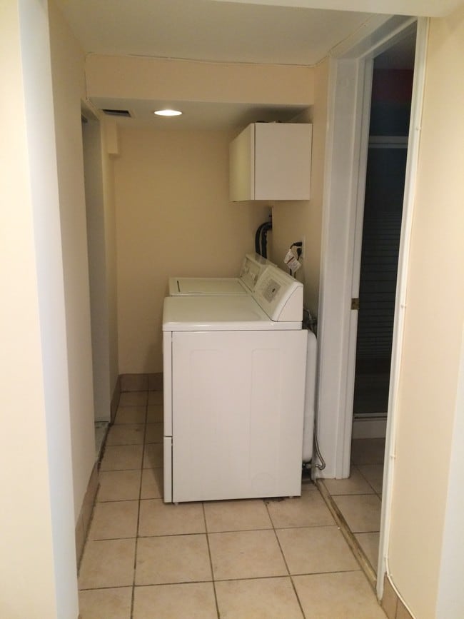 LL Laundry - 4418 Volta Pl NW