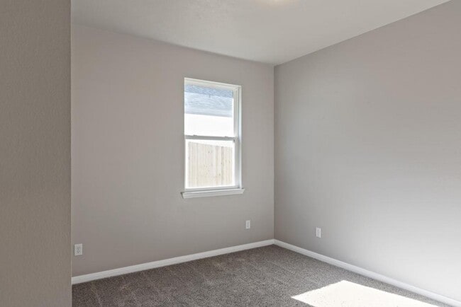 Building Photo - 106 N Oneal St