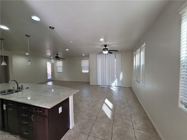 Building Photo - 5564 Bethany Bend Dr