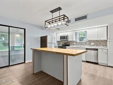 Combine living rm/dinning/kitchen - 10388 Arrow Bluff Ct