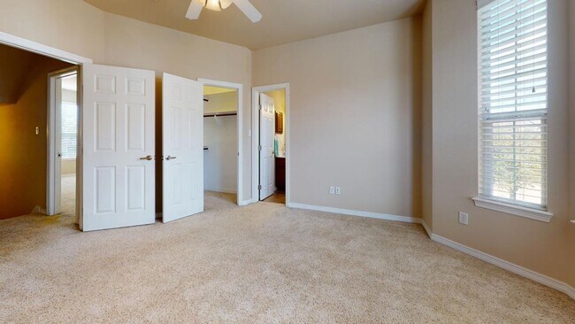 Building Photo - Lakeridge Townhomes #704