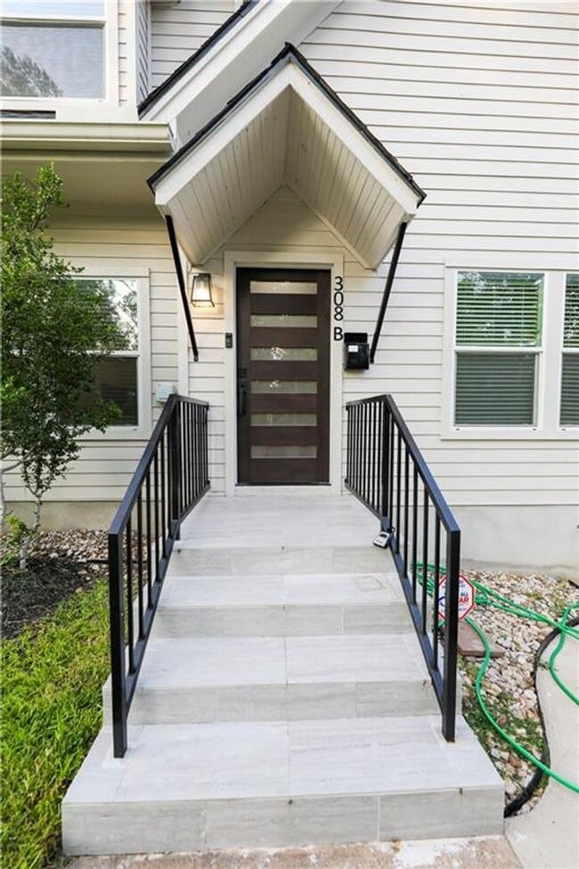 Building Photo - 8 Bedrooms 8 Baths Pre-leasing Now for 202...