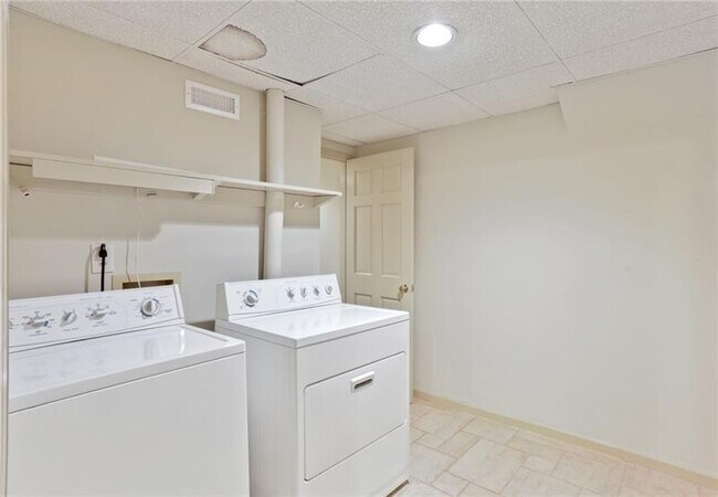 Building Photo - 36 Ivy Pkwy NE