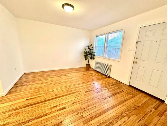 Building Photo - 31-33-33 Tillinghast St