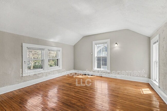 Building Photo - 329 Charles Ave SE