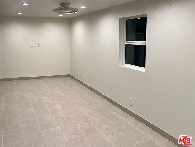 Building Photo - 9634 Via Rimini