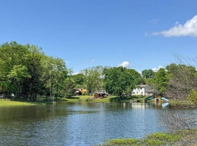 Building Photo - 7417 Shadowlake Dr