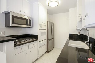 Building Photo - 1608 S Bentley Ave