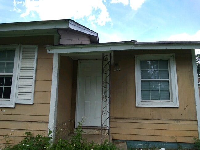 Building Photo - 402 Seymour St