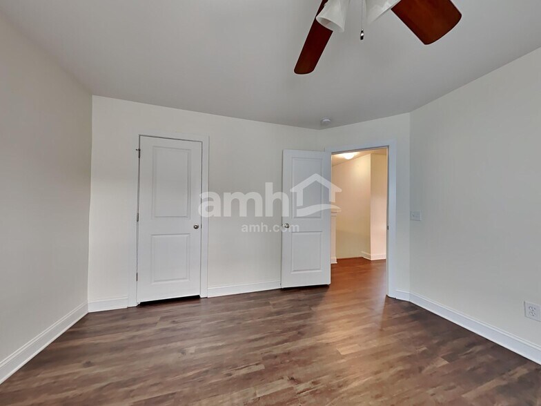 Building Photo - 423 Sablewood Dr