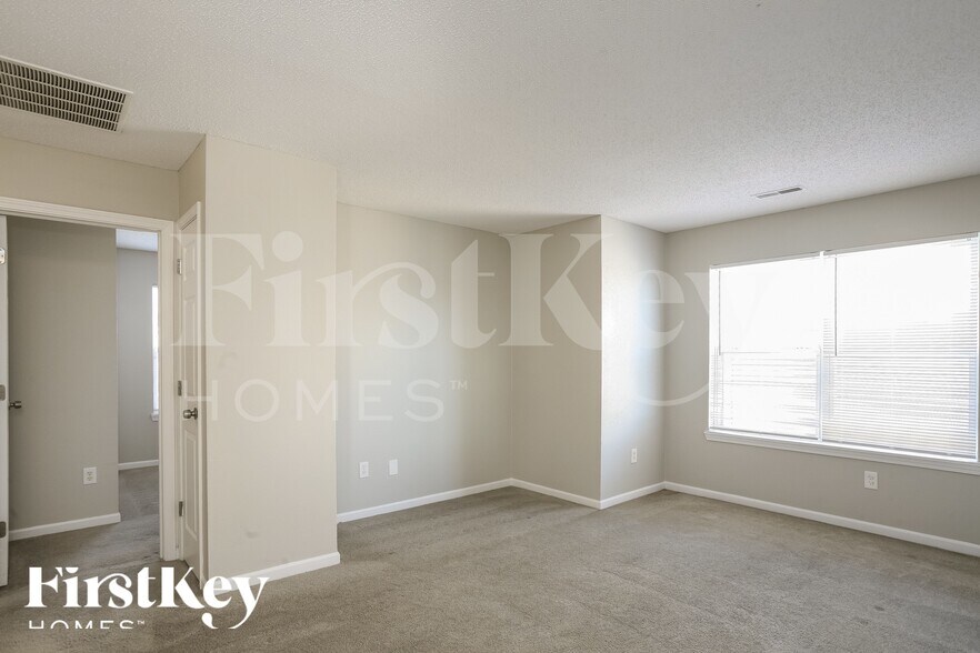 Building Photo - 1451 Round Lake Rd