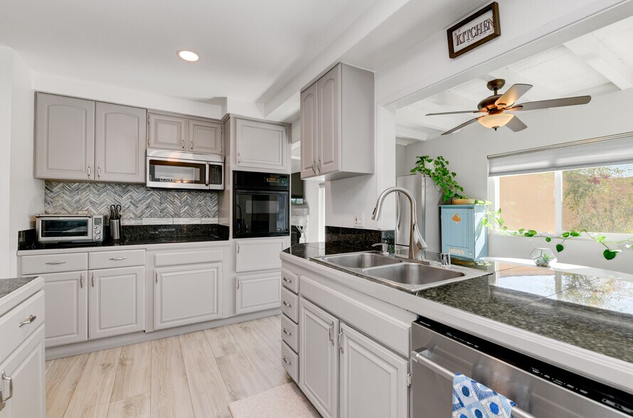 Building Photo - 10295 Veracruz Ct