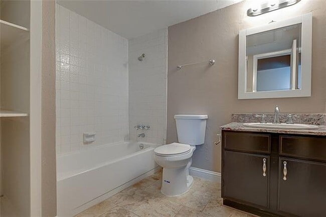 Building Photo - This Townhome is a true gem