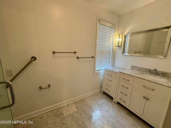 Building Photo - 1327 Azalea Dr