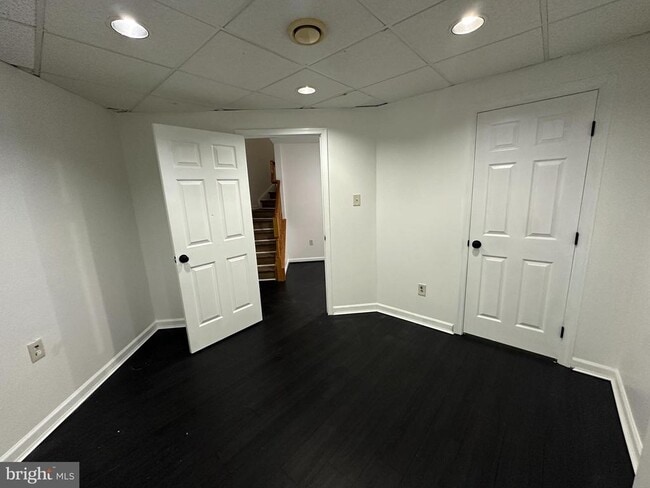 Building Photo - 1327 Lewis Ln