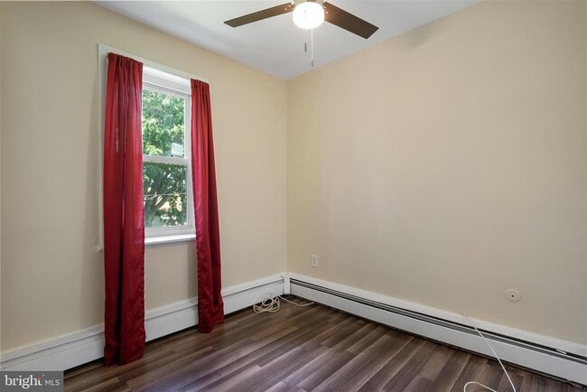 Building Photo - 642 Manor Rd