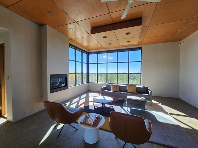 Building Photo - 875 Camino Francisca