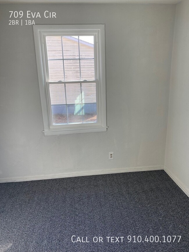 Building Photo - 709 Eva Cir