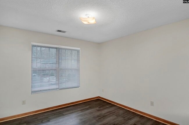 Building Photo - 122 Hazelwood Ct