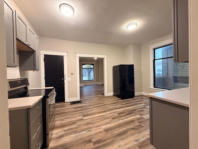 Building Photo - 1035 1st Ave S