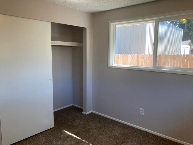 Building Photo - 2 Bedroom 1 bath Brownsville, Oregon