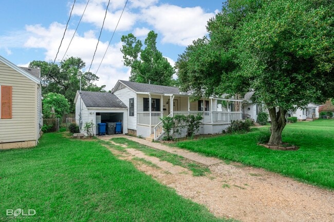 Building Photo - 237 E Elmwood St