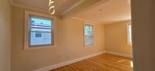 Building Photo - 84 Gladeside Ave