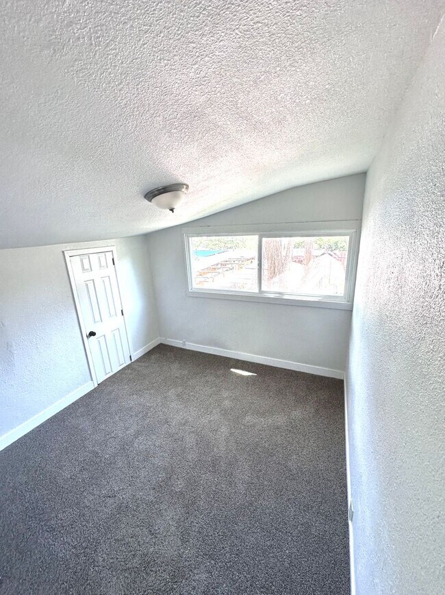 Building Photo - 3135 32nd St