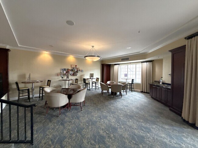 Building Photo - Fifth & Poplar - T.R. Lawing Realty Property