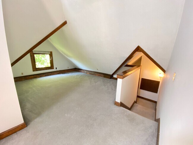 Building Photo - Dennison Ave 877 NCR