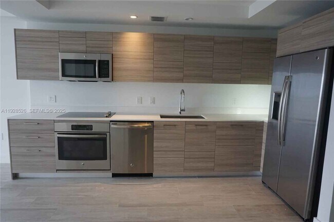 Building Photo - 121 NE 34th St