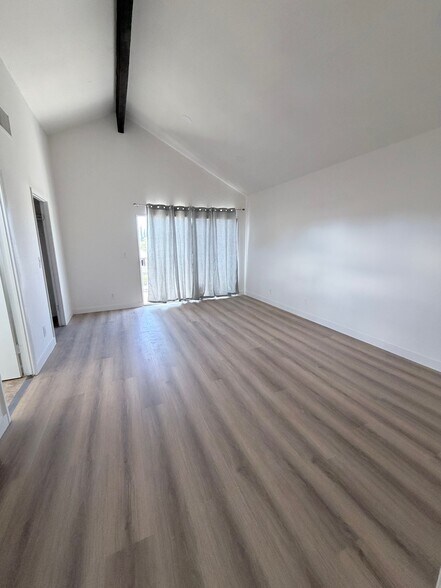 Master Bedroom Suite - 16486 Elm Haven Dr