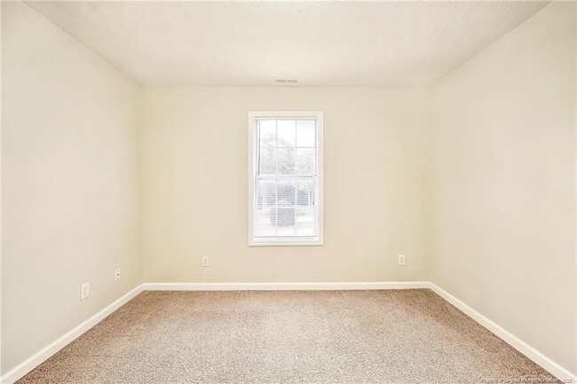 Building Photo - 300 Bubble Creek Ct