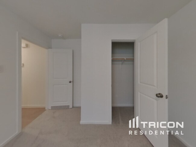 Building Photo - 3009 fantasy Terrace Dr