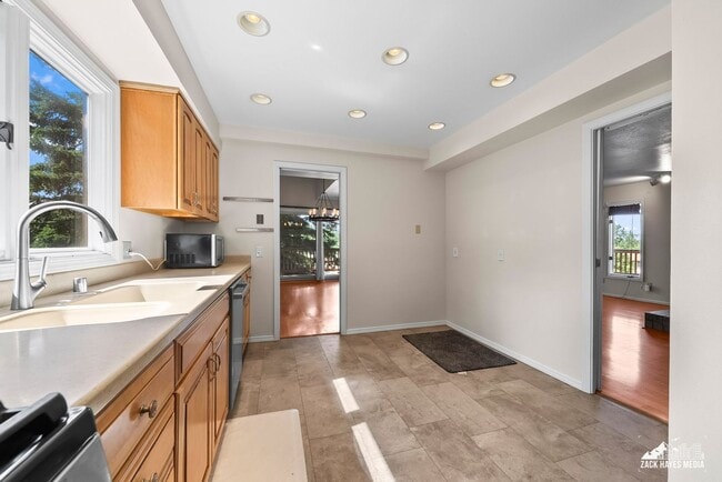 Building Photo - Towne East Single Family Home