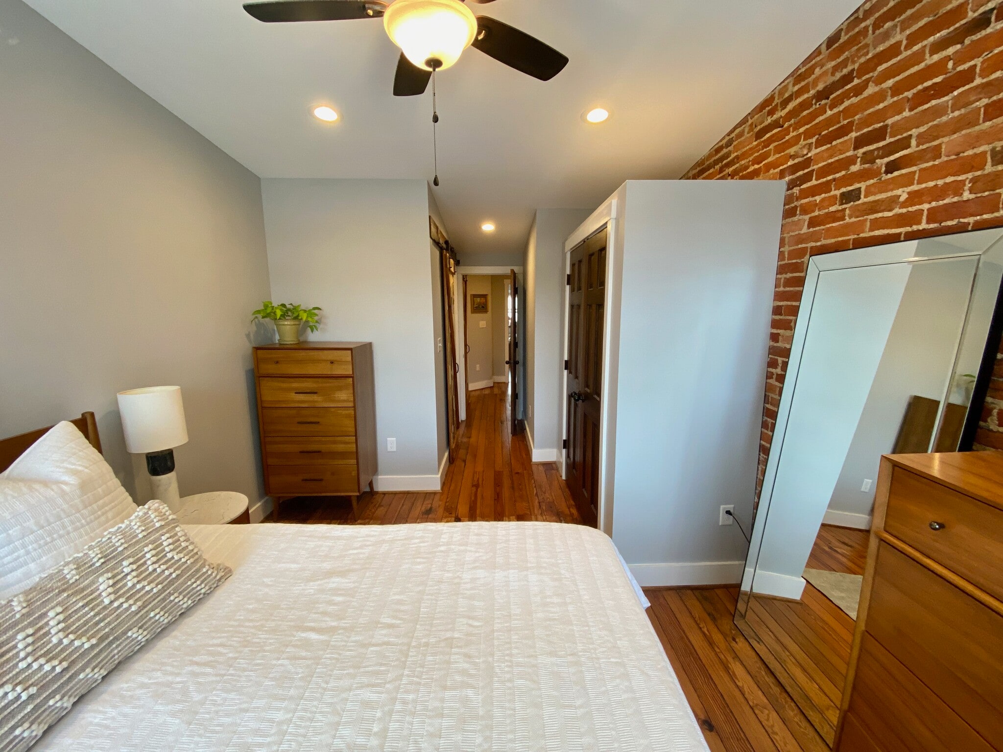 Upper Level Master Bedroom - 1406 Andre St
