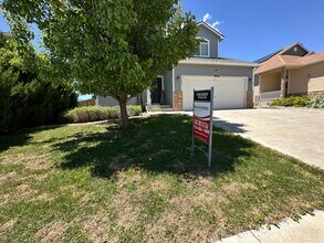 Building Photo - Stunning 4-bedroom 4-bathroom Home Close to Fort Carson, Schriever AFB, and Peterson SFB!!!