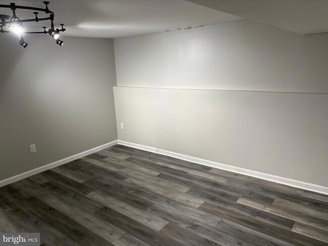 Building Photo - 2 Fair Wind Pl