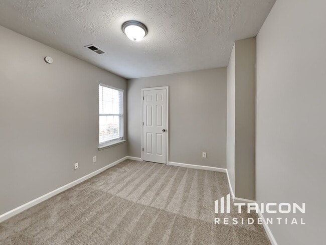 Building Photo - 2767 Lake Park Ridge W