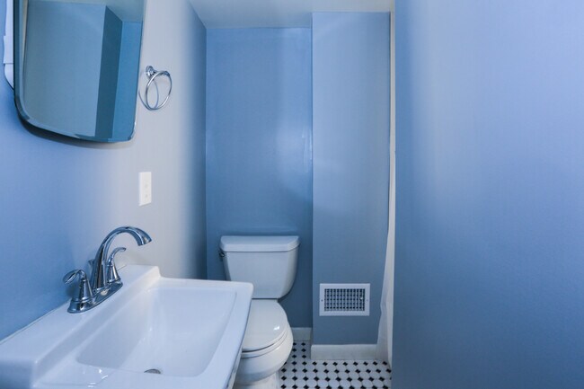 Building Photo - 540 S Paca St